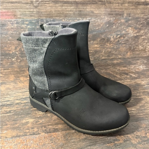 Eddie Bauer Black and Gray Heeled Boots with Cozy Knit Upper - Picture 1 of 6